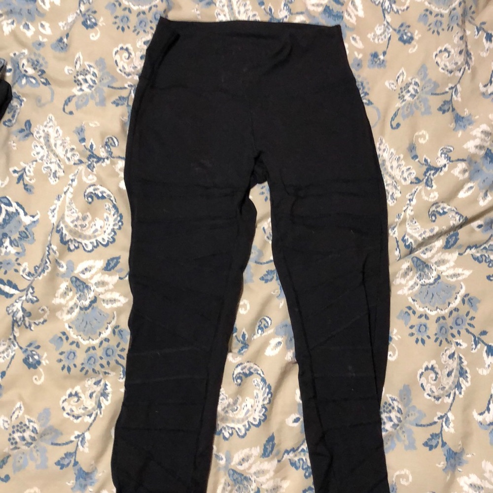 Wunder under lululemon leggings